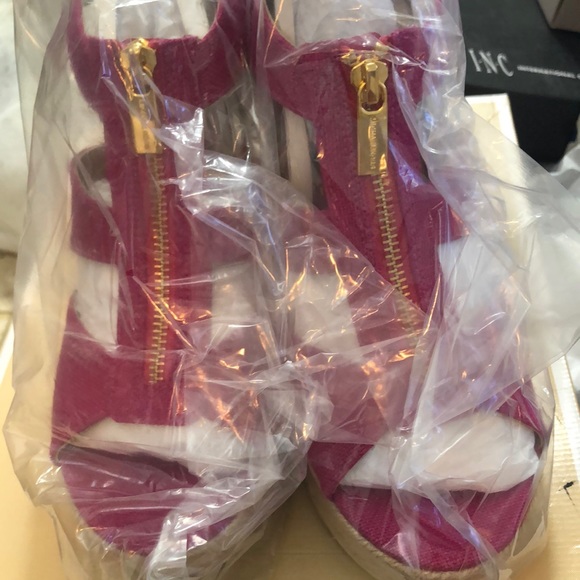NWT MICHAEL KORS DAMITA CANVAS FUSCIA WEDGE ESPADRILLE - Picture 4 of 6